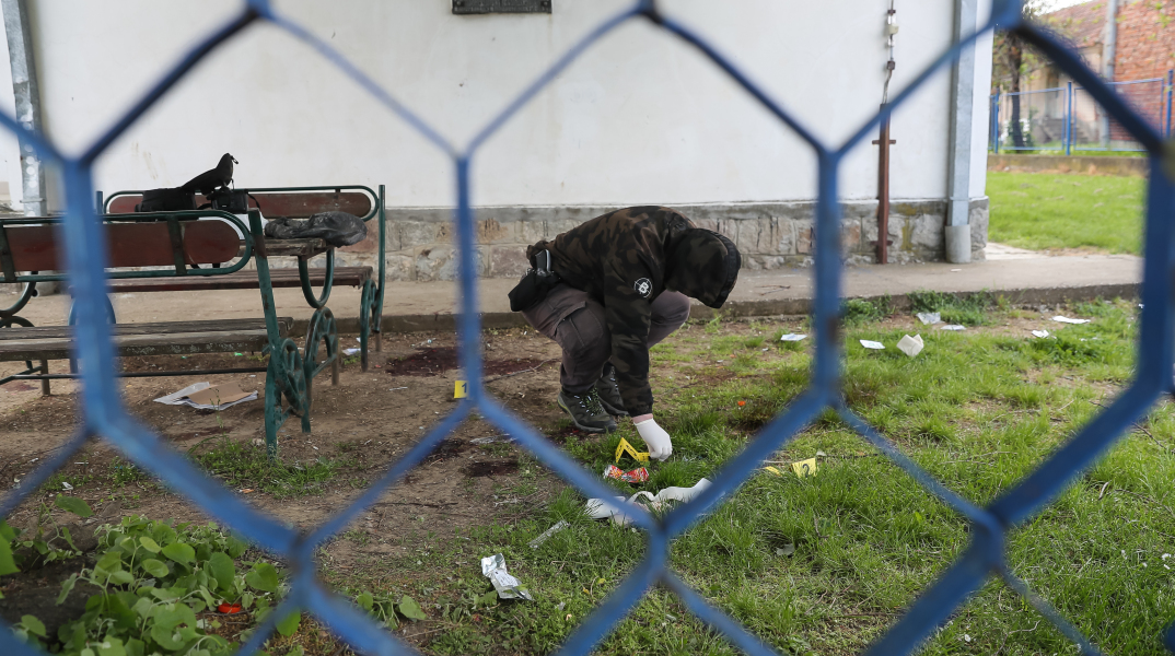 Οι αρχές στη Σερβία συλλέγουν σφαίρες και άλλα ευρήματα μετά το μακελειό