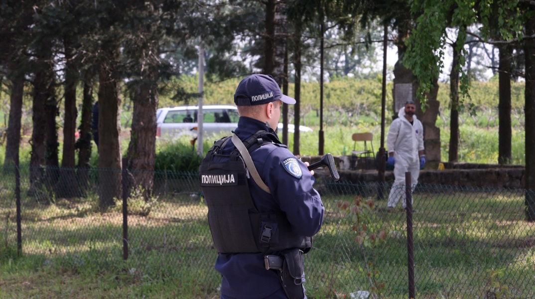 Σερβία: Ο πρόεδρος Βούτσιτς προτείνει «σχεδόν πλήρη αφοπλισμό» στη χώρα μετά τα δύο μακελειά που στοίχισαν τη ζωή σε 17 ανθρώπους.