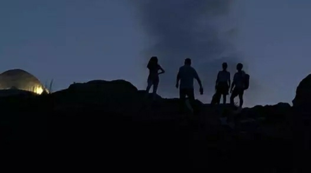 «Aιώρηση - Μια βραδιά αυτοσχεδιασμών και συνημμένη την εικόνα» στο Κέντρο Ελέγχου Τηλεοράσεων