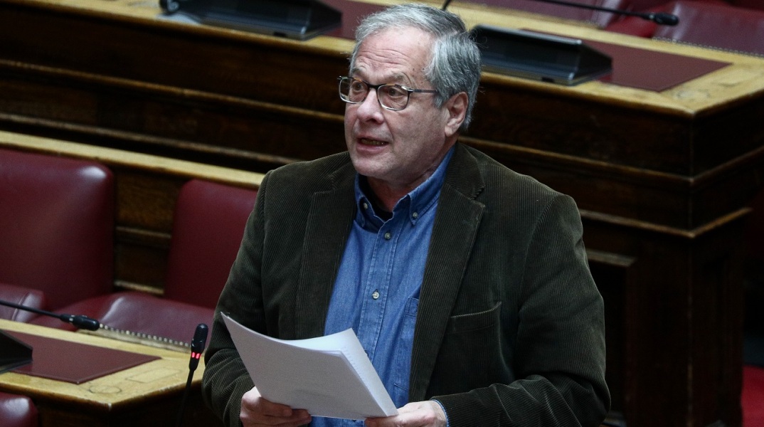 Για «κουτσομπολιό» και «ροζ κλειδαρότρυπα» έκανε λόγο ο υποψήφιος βουλευτής του ΣΥΡΙΖΑ Κώστας Μάρκου, αναφερόμενος στην καταγγελία κατά του Αλέξη Γεωργούλη.