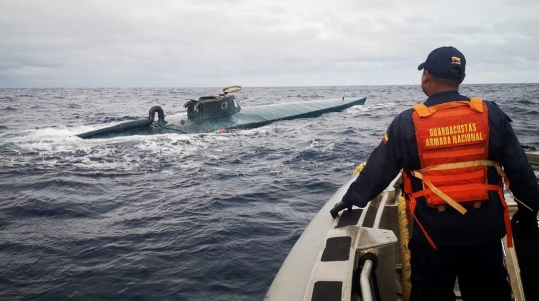 Κολομβία: Το Πολεμικό Ναυτικό ανακοινώνει την κατάσχεση του μεγαλύτερου αυτοσχέδιου υποβρυχίου με ναρκωτικά που έχει εντοπιστεί ποτέ στη χώρα.