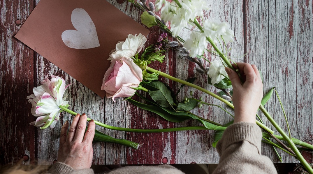 Γιορτή της Μητέρας: Πώς τιμάται η Παγκόσμια Ημέρα στους δήμους της Αττικής - Αναλυτικό πρόγραμμα με εκδηλώσεις, μπαζάρ, ημερίδες και ομιλίες.