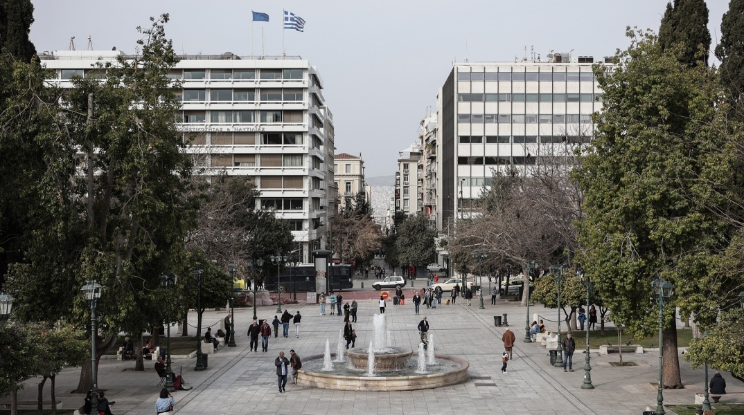 ΔΥΠΑ: Ο αριθμός των εγγεγραμμένων ανέργων μειώθηκε στο χαμηλότερο επίπεδο από το 2011 - Στους 492.200 οι μακροχρόνια άνεργοι.