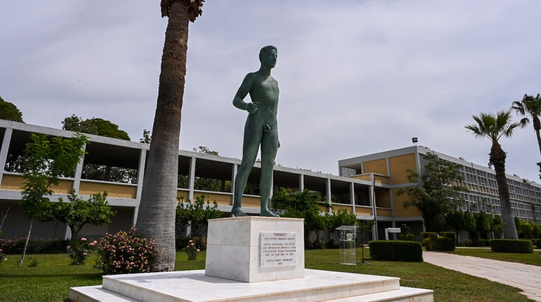 Δήμος Αθηναίων: Το άγαλμα του Εφήβου, δωρεά στη Σχολή Ευελπίδων στη Βάρη - Κώστας Μπακογιάννης: Εκπληρώνουμε ένα χρέος δεκαετιών προς τις Ένοπλες Δυνάμεις.