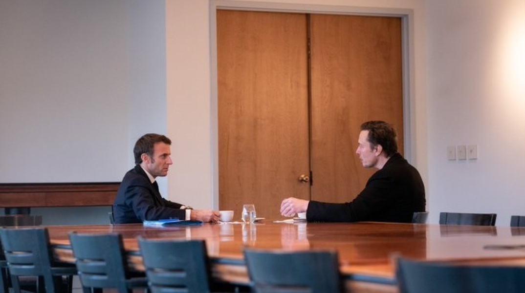 Με τον δισεκατομμυριούχο επιχειρηματία Έλον Μάσκ συναντάται τη Δευτέρα στο Παρίσι ο πρόεδρος της Γαλλίας, Εμανουέλ Μακρόν.