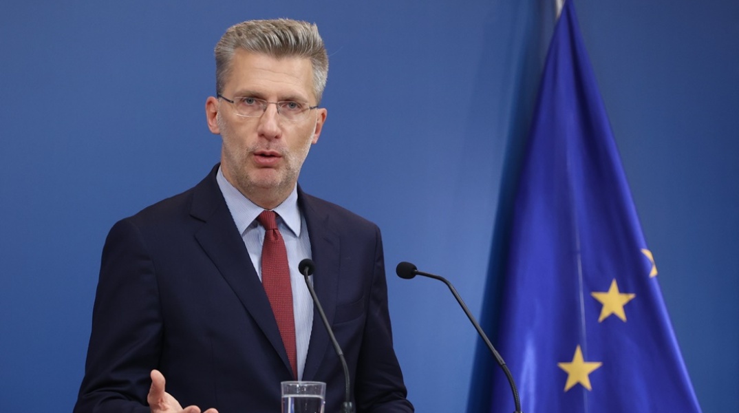 Ο κυβερνητικός εκπρόσωπος, Άκης Σκέρτσος