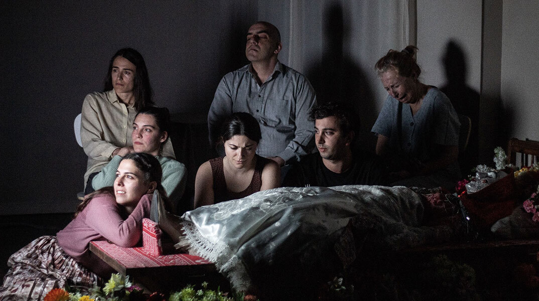  «Goodbye, Lindita» σε σκηνοθεσία Μάριο Μπανούσι: Κριτική για την παράσταση στην Πειραματική Σκηνή Νέων Δημιουργών του Εθνικού Θεάτρου