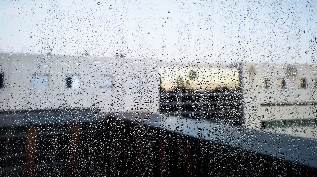 Βροχές σε Αθήνα και Θεσσαλονίκη