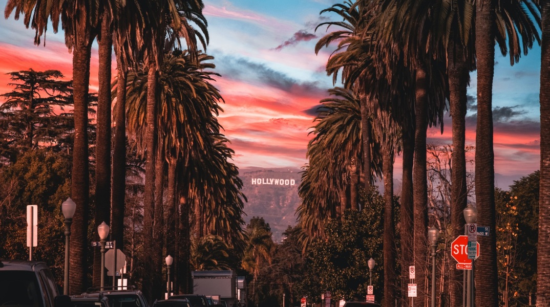 Η απεργία της Ένωσης Σεναριογράφων φέρεται να κοστίζει 30 εκατ. δολάρια ημερησίως στην οικονομία της Καλιφόρνια - Αντιμέτωπα με διακοπή παραγωγών τα στούντιο.