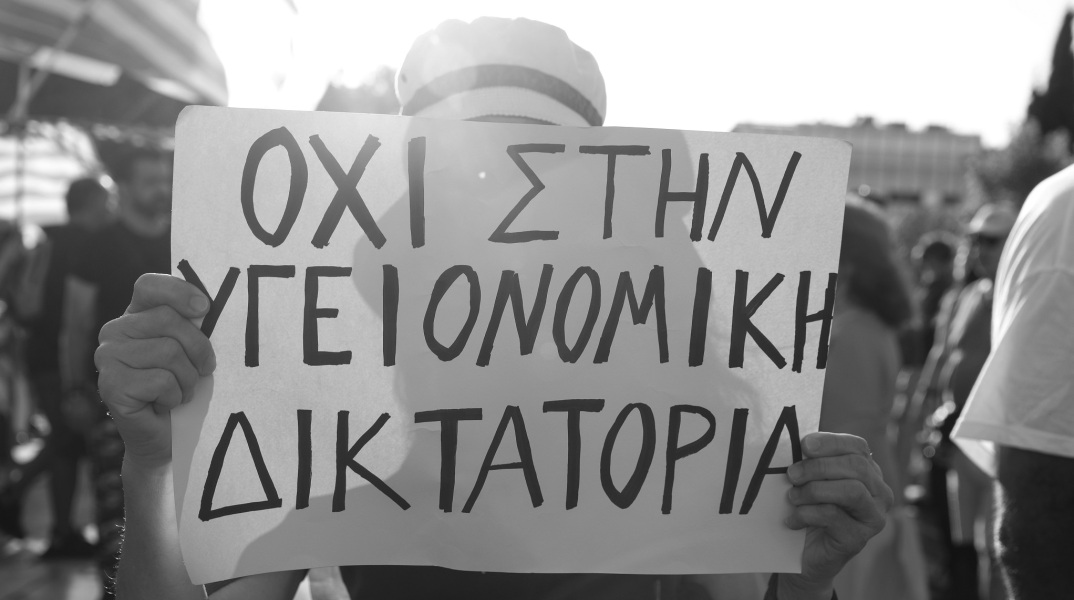 Εκλογές 2023: Ο Μάνος Βουλαρίνος σχολιάζει τον νόμο που επιβάλλει τη μετάδοση των δεκάλεπτων μηνυμάτων των κομμάτων ανεξαρτήτως περιεχομένου.