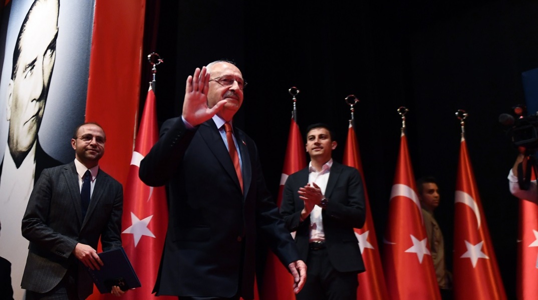 Εκλογές στην Τουρκία: Ο Κεμάλ Κιλιτσντάρογλου ανεβάζει τους τόνους σε προσφυγικό και τρομοκρατία - Απευθύνεται στους υπερθνικιστές ψηφοφόρους του Σινάν Ογάν.