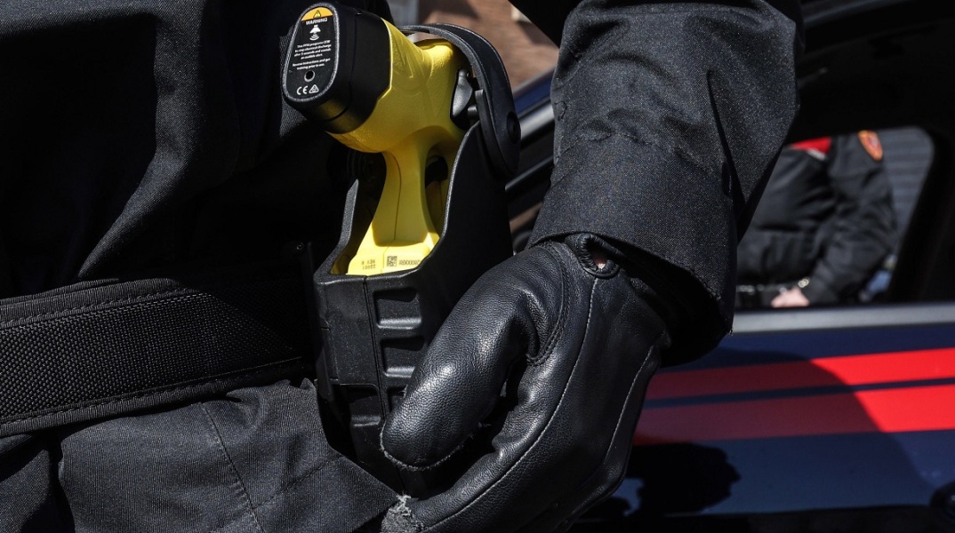 Αυστραλία: Η αστυνομία χρησιμοποίησε τέιζερ εναντίον μιας 95χρονης γυναίκας σε οίκο ευγηρίας - Δίνει μάχη για τη ζωή της.