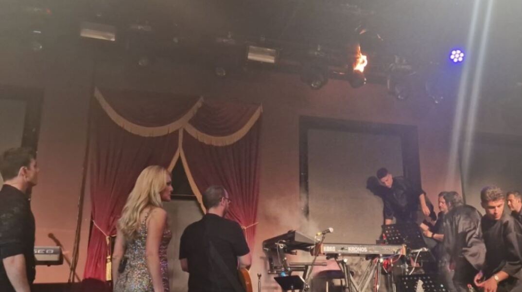 Φωτιά στην σκηνή που τραγουδάει η Νατάσα Θεοδωρίδου και ο Γιώργος Κακοσαίος