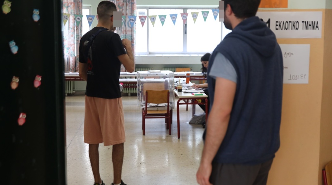 Νέοι προσήλθαν στην κάλπη της Κυριακής για να ψηφίσουν