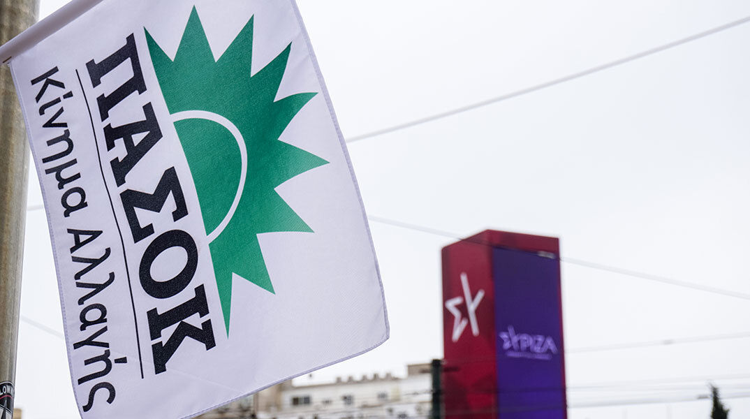 Εκλογές 2023: Εκλογικά περίπτερα ΠΑΣΟΚ και ΣΥΡΙΖΑ