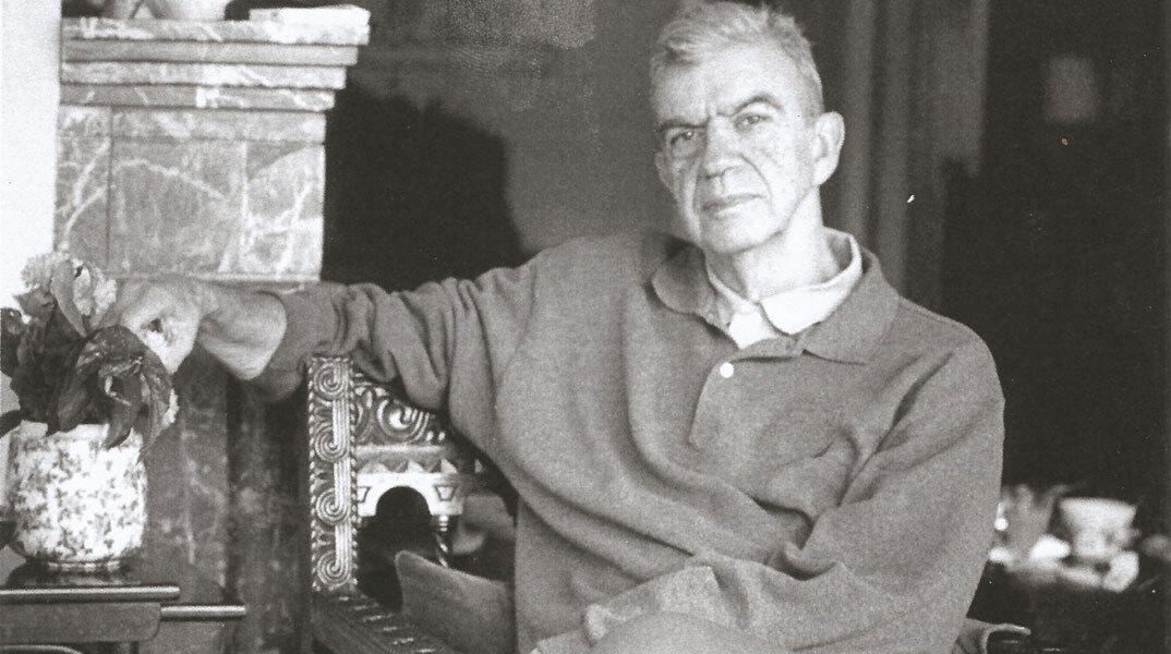 «Μια νοερή βόλτα στην Αθήνα του Μένη Κουμανταρέα»: αφιερωματική βραδιά στον συγγραφέα Μένη Κουμανταρέα