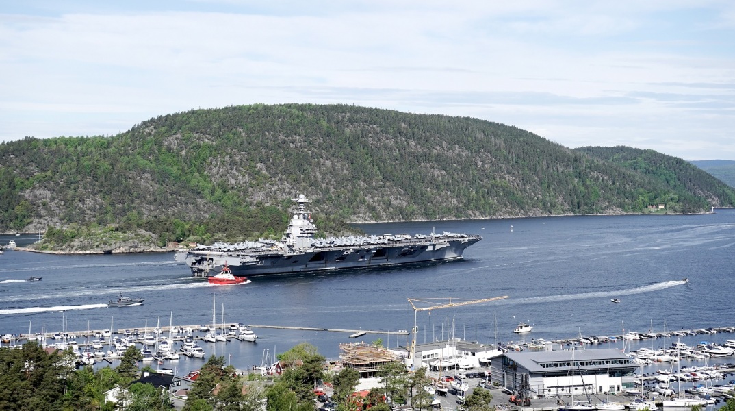 Νορβηγία: Το μεγαλύτερο αεροπλανοφόρο του κόσμου κατέπλευσε στο Όσλο για γυμνάσια του ΝΑΤΟ - Την ενόχλησή της εκδήλωσε η Ρωσία.
