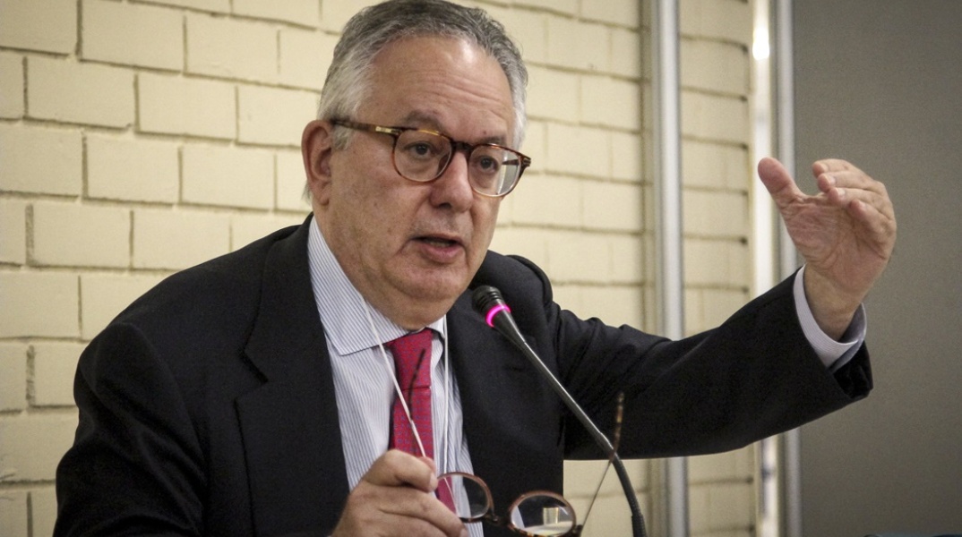 Ο καθηγητής Συνταγματικού Δικαίου, Νίκος Αλιβιζάτος