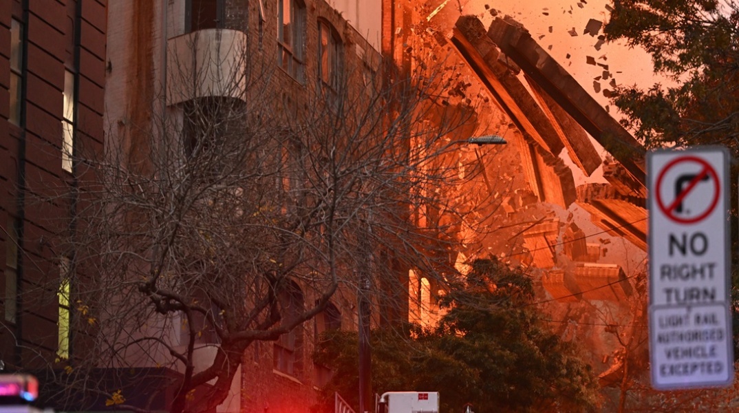 Κατάρρευση τμημάτων κτιρίου στο Σίδνεϊ μετά από φωτιά