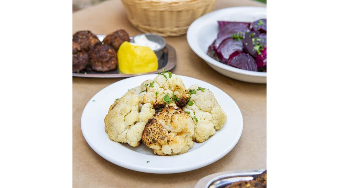 Αυλή, Πετράλωνα