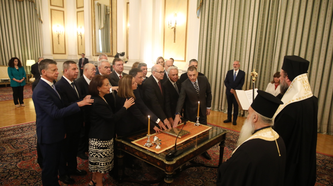 Ορκίστηκε η Υπηρεσιακή Κυβέρνηση