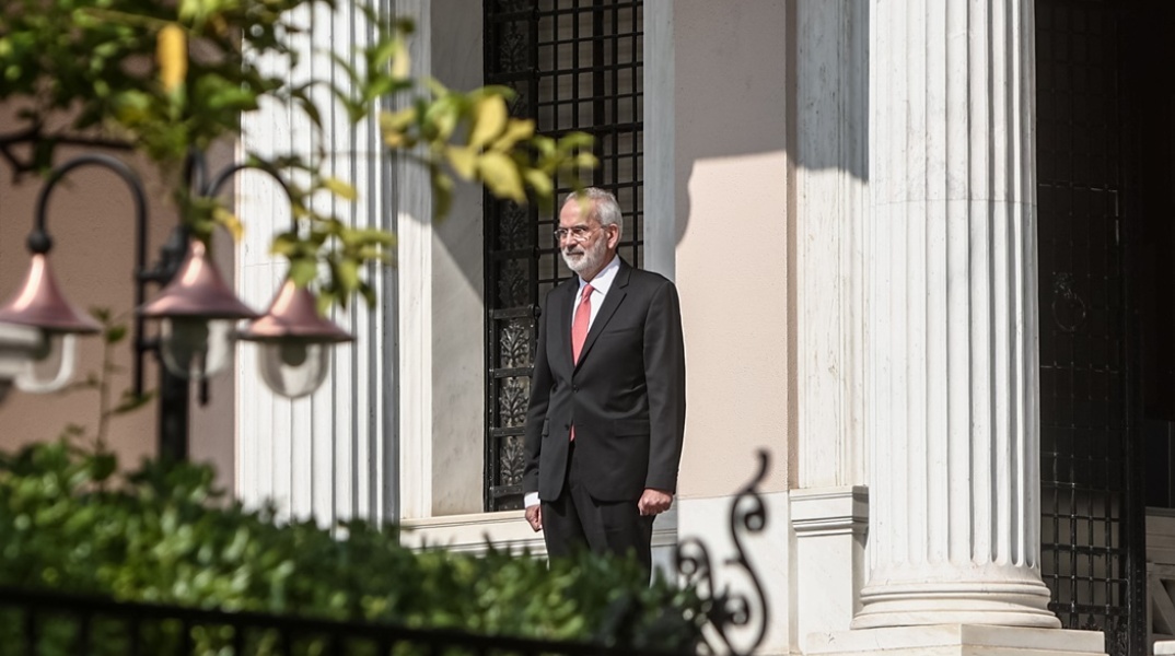 Ο υπηρεσιακός πρωθυπουργός, Γιάννης Σαρμάς