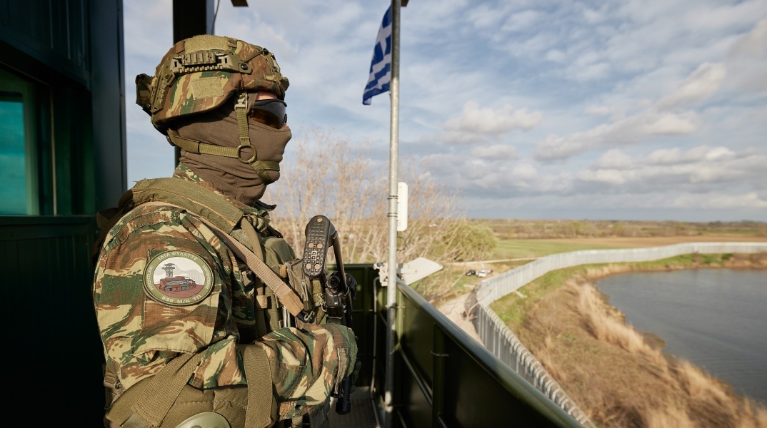 Έβρος: Βαρύ κατηγορητήριο για τους πέντε αστυνομικούς που συνελήφθησαν για διευκόλυνση εισόδου μεταναστών - Δίωξη για κακούργημα άσκησε ο εισαγγελέας. 