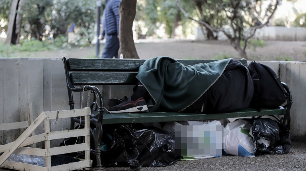 Άστεγος στο κέντρο της Αθήνας