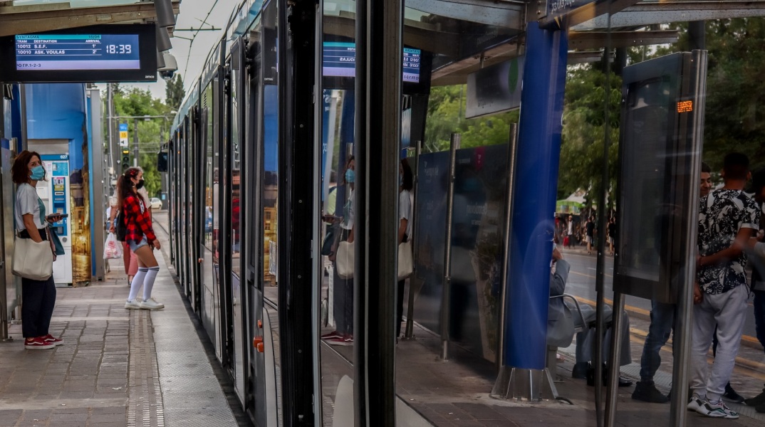 Τροποποιήσεις στα δρομολόγια του Τραμ το Σάββατο λόγω του 1ου Νυχτερινού Αγώνα Δρόμου Νέας Σμύρνης: Τι θα ισχύσει στις μετακινήσεις από τις 20:00 έως τις 23:00.