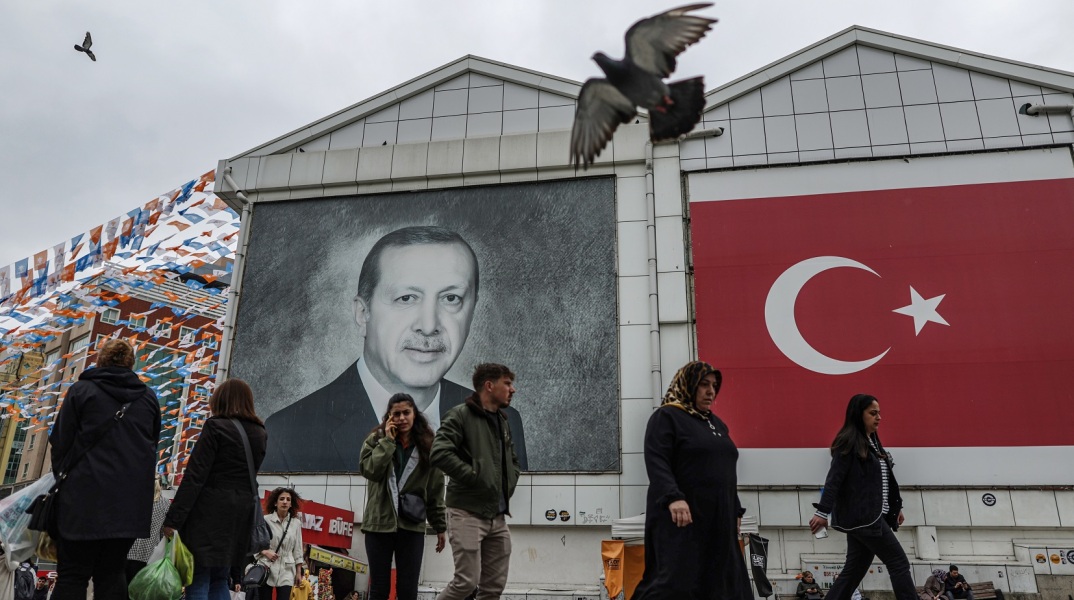 Τουρκία: Ο πρόεδρος Ταγίπ Ερντογάν ορκίστηκε ενώπιον του κοινοβουλίου για τη νέα προεδρική θητεία του - Γίνεται ο ηγέτης με την πιο μακρά θητεία.