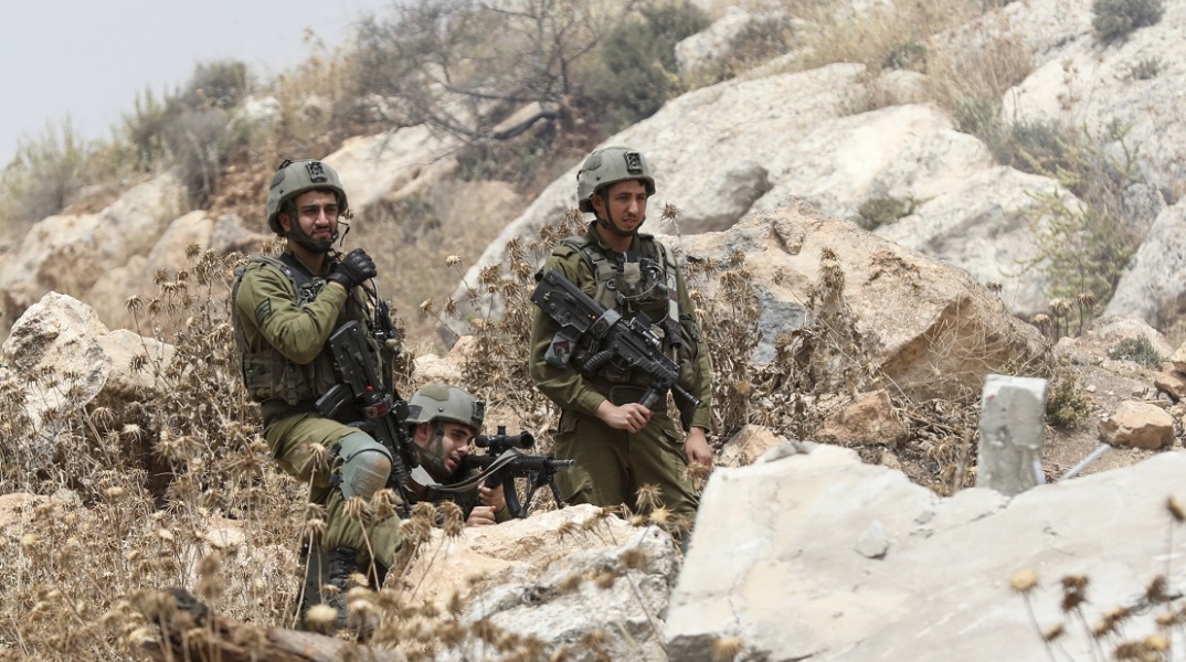 Ισραήλ - Αίγυπτος: Τρεις ισραηλινοί στρατιώτες και ένας αιγύπτιος αστυνομικός σκοτώθηκαν σε ανταλλαγή πυρών κοντά στα σύνορα των δύο χωρών. 