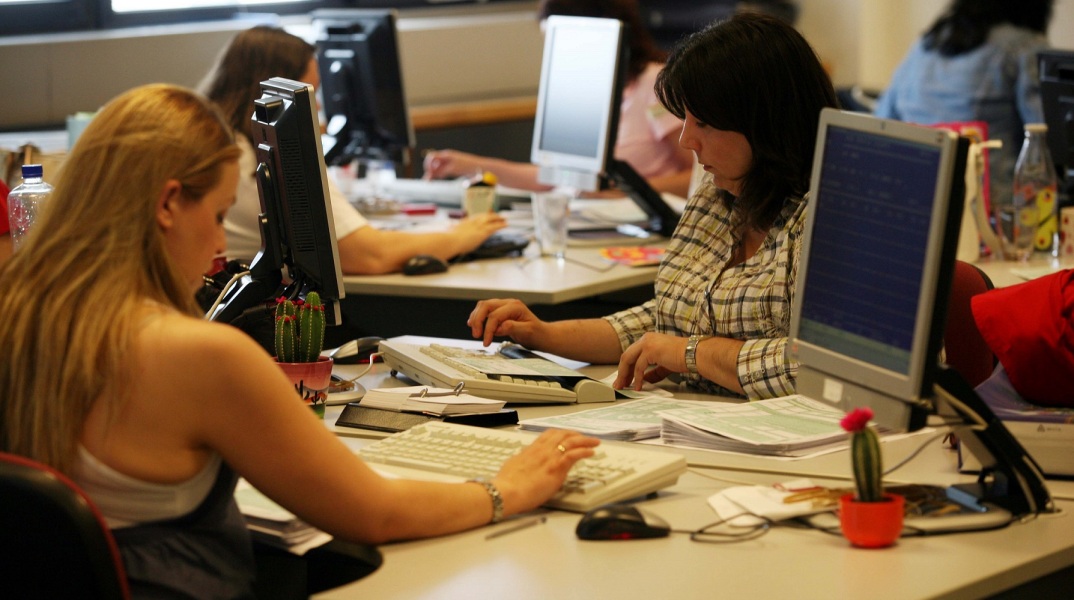 Φορολογικές δηλώσεις 2023: Οι κωδικοί του Ε1 που «ξεκλειδώνουν» ελαφρύνσεις για μισθωτούς, συνταξιούχους, ιδιοκτήτες ακινήτων, αγρότες και ΑμεΑ.