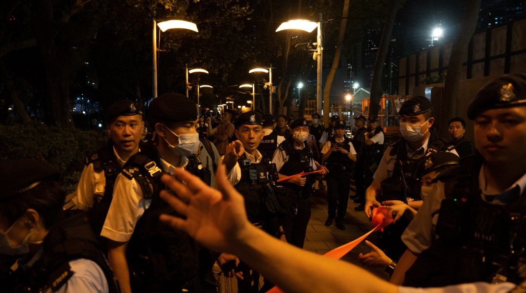 Κίνα: Συλλήψεις στο Χονγκ Κονγκ, κατά τη σημερινή 34η επέτειο της αιματηρής καταστολής στην πλατεία Τιενανμέν του Πεκίνου.