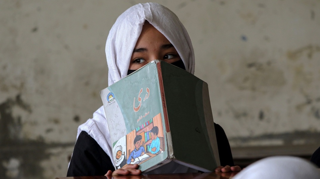 Αφγανιστάν: Εξήντα μαθήτριες νοσηλεύτηκαν αφού δηλητηριάστηκαν στο σχολείο - Άγνωστο ποια ουσία χρησιμοποιήθηκε ή ποιος κρύβεται πίσω από το επεισόδιο.