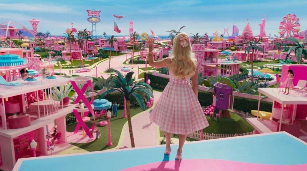 Τα γυρίσματα της ταινίας «Barbie» προκάλεσαν παγκόσμια έλλειψη στη ροζ μπογιά