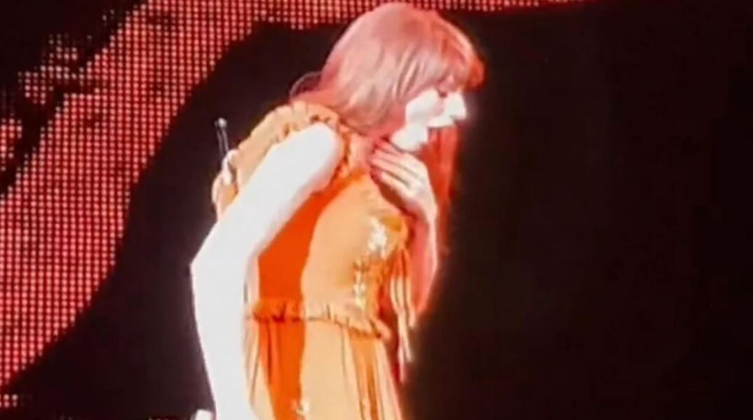 Απρόοπτο για την Τέιλορ Σουίφτ on stage - Κατάπιε έντομο ενώ τραγουδούσε σε συναυλία της