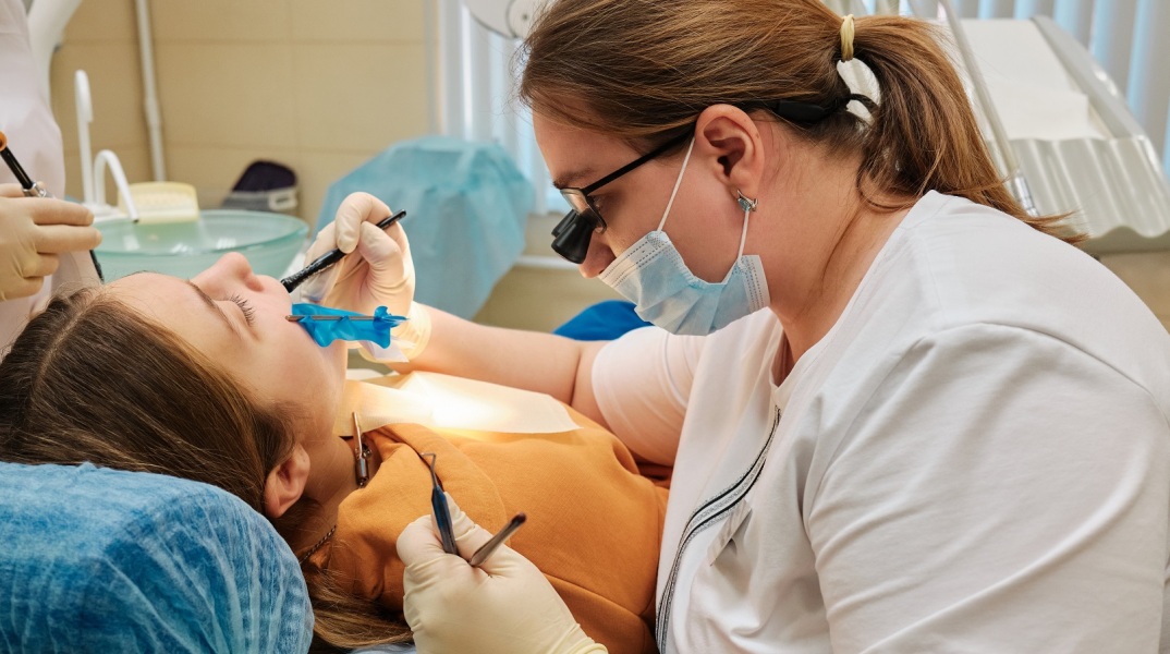 Dentist Pass: Περισσότερες από 86.000 αιτήσεις τις πρώτες 15 ημέρες - Οι δικαιούχοι της δράσης οδοντιατρικής φροντίδας για παιδιά και η διαδικασία υποβολής.