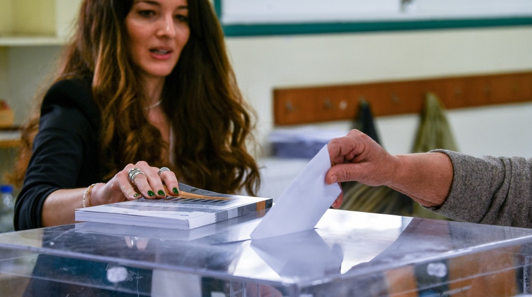 Εκλογές 2023: Καθορίστηκαν τα εκλογικά τμήματα για τους Έλληνες του εξωτερικού - Τρία περισσότερα σε σχέση με τις εκλογές της 21ης Μαΐου.
