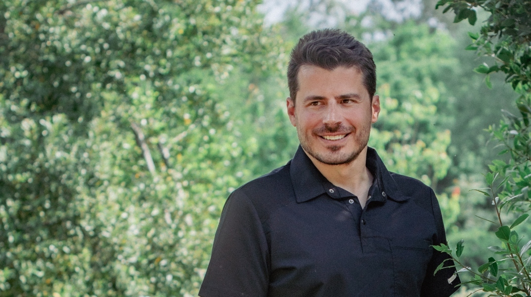 Xρήστος Κρασαδάκης: O γιατρός που συστήνει στα σχολεία τις πρώτες βοήθειες