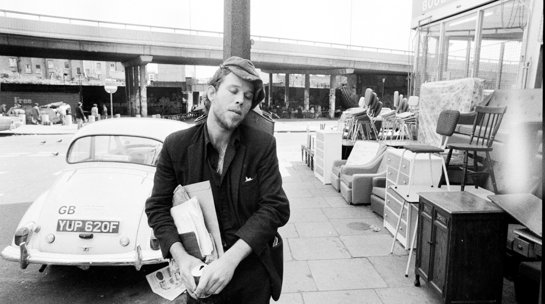 Η ιστορία πίσω από τη συνεργασία του Tom Waits με την Island Records