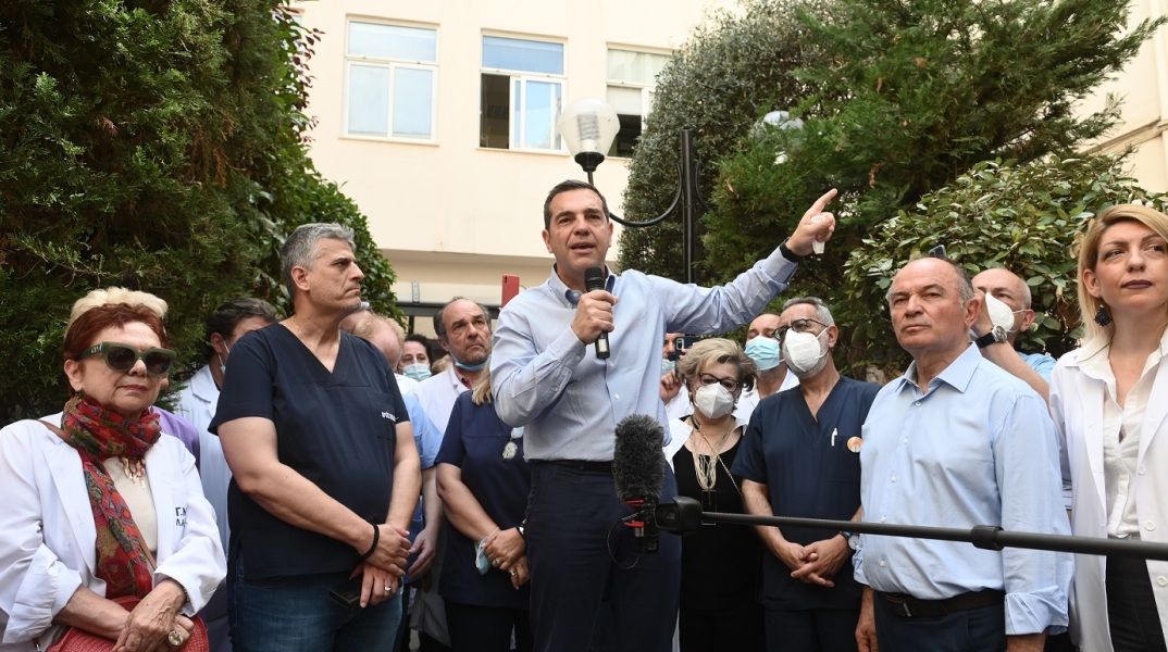 Εκλογές 2023 - Στο Λαϊκό Νοσοκομείο ο Αλέξης Τσίπρας, μίλησε σε γιατρούς και νοσηλευτικό προσωπικό: «Ζούμε μέρες κατάρρευσης του ΕΣΥ».