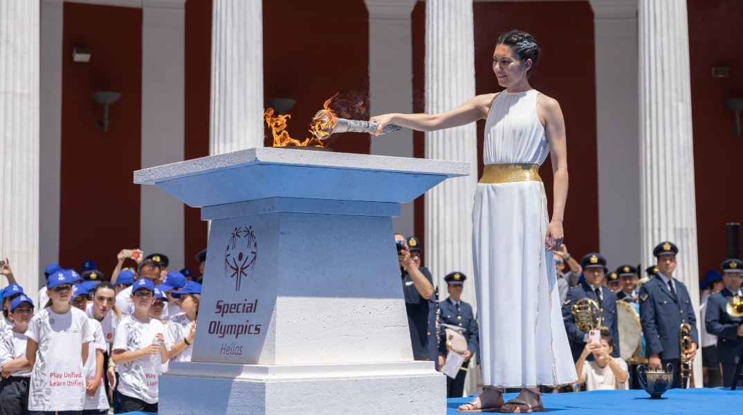 Αφή της Φλόγας της Ελπίδας των Παγκοσμίων Αγώνων Special Olympics Βερολίνο 2023, από την Πρωθιέρεια Ηλιάνα Συμεωνίδη