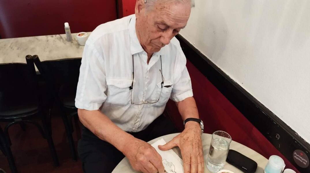 Ο 90χρονος σκιτσογράφος Δημήτρης Τσαγκάρης
