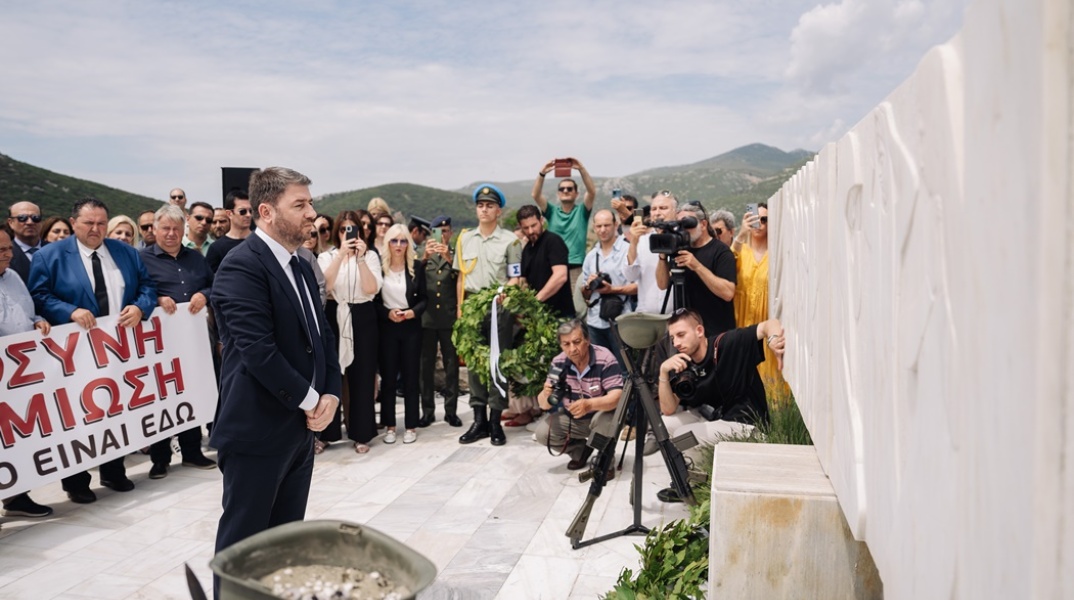 Ο πρόεδρος του ΠΑΣΟΚ-ΚΙΝΑΛ, Νίκος Ανδρουλάκης, στις εκδηλώσεις για την 79η επέτειο της Σφαγής του Διστόμου