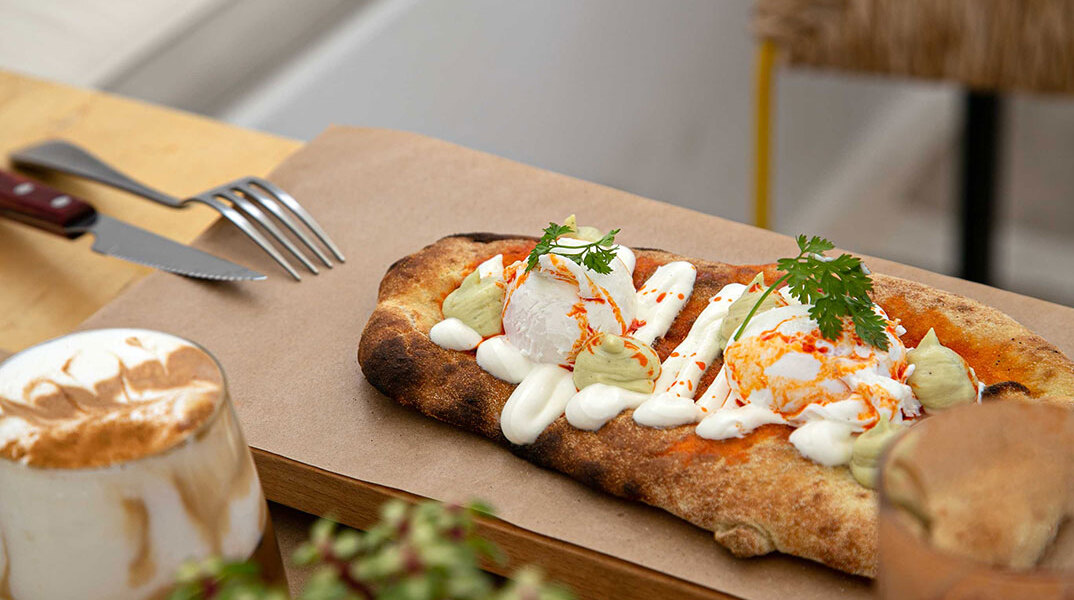 Flatbread με αυγό ποσέ