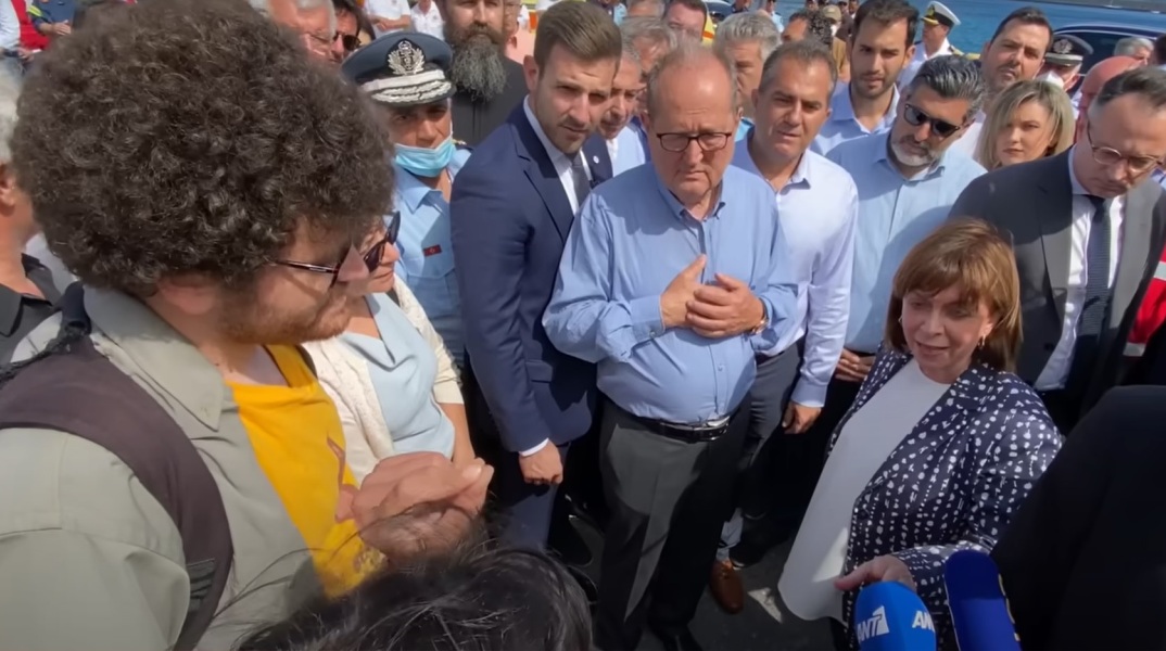 Ναυάγιο στην Πύλο: Τι δήλωσε ο Άρης Σπουρδαλάκης της νεολαίας ΣΥΡΙΖΑ για το επεισόδιο με την Κατερίνα Σακελλαροπούλου στην Καλαμάτα.