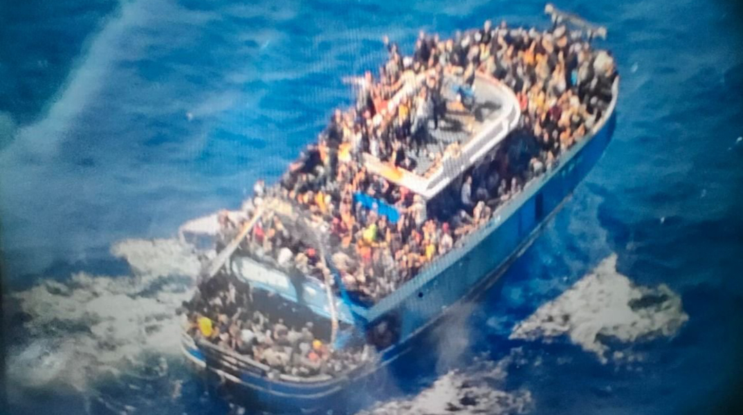 Το σκάφος στο οποίο επέβαιναν οι εκατοντάδες μετανάστες