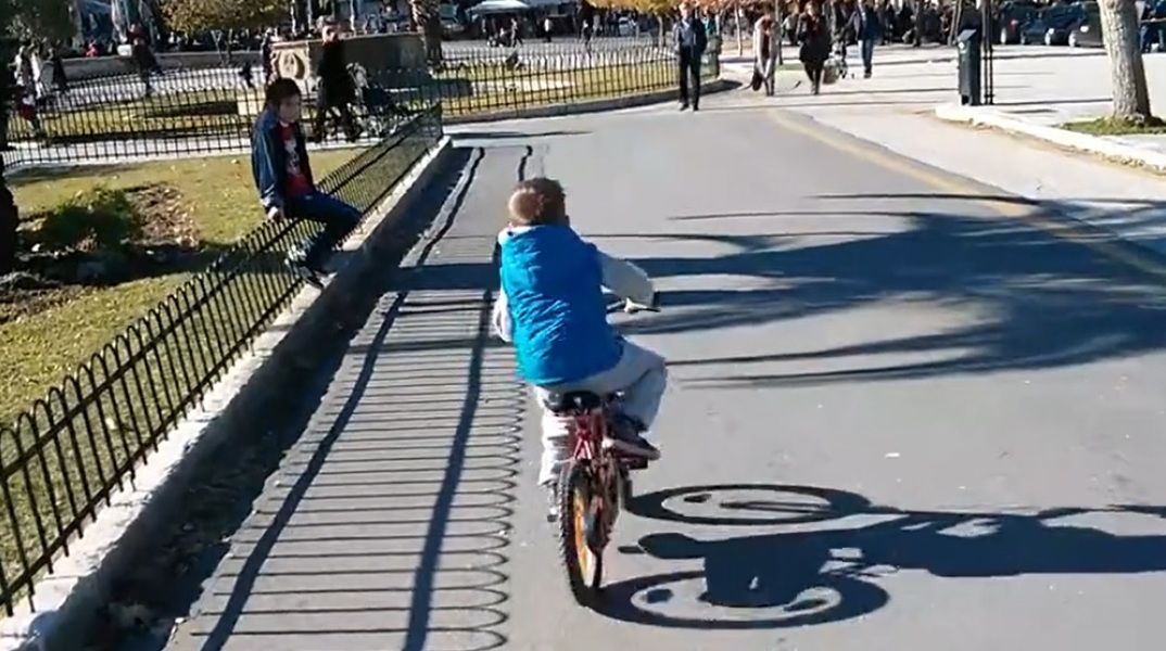 «Μπράβο Φαίδων»: Το βίντεο στο TikTok που έγινε viral στην πλατφόρμα κοινωνικής δικτύωσης - Ο μικρός ποδηλάτης ενέπνευσε και τον Κυριάκο Μητσοτάκη.