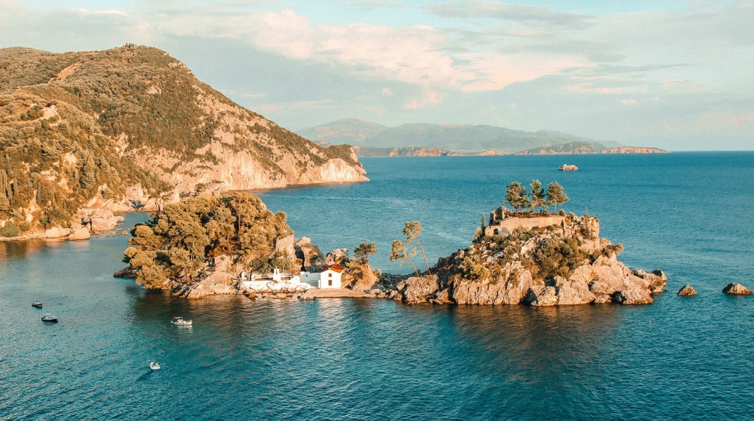 Τουρισμός: Η Vogue Αυστραλίας «ψηφίζει» Ελλάδα - Η λίστα με τα καλύτερα νησιά για το 2023 που προτείνει το περιοδικό και οι top 10 προορισμοί.