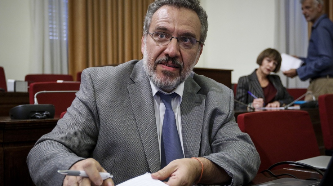 Όθων Ηλιόπουλος: Αντιδράσεις των οδοντιάτρων μετά τις δηλώσεις του - Ο υποψήφιος Επικρατείας του ΣΥΡΙΖΑ θεωρεί «χαμένη υπόθεση» τον κλάδο.